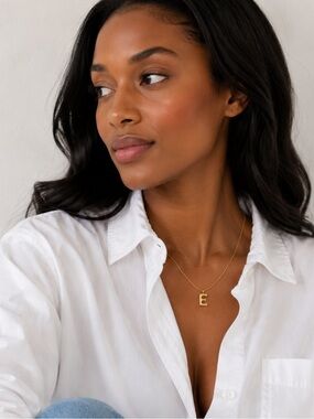 New! Classic Gold Bubble E Letter Initial Necklace NWOT